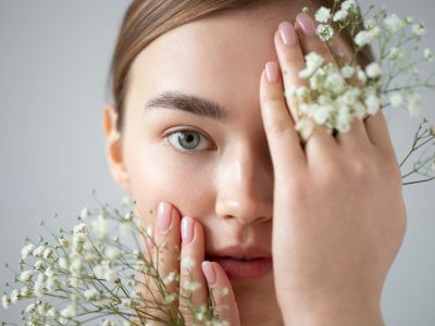 Sağlıklı ve Parlak Bir Cilt İçin Yüz Serumları Kullanımı